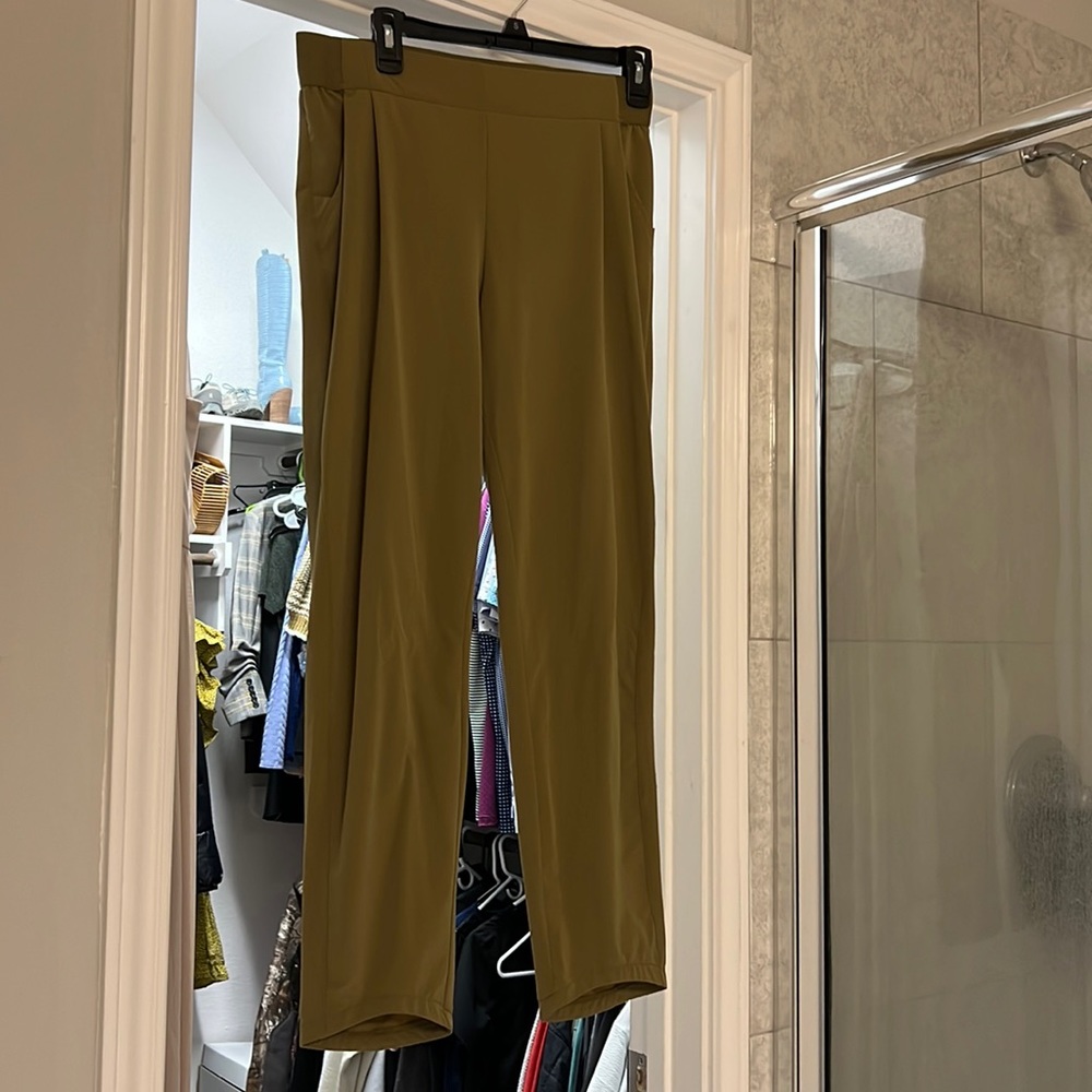 Size small all in motion joggers